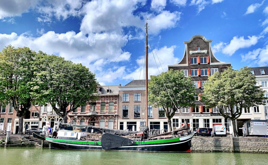 Koerier Dordrecht | Spoed? ⇒ Bel nu: 088-6066800 | TK Koeriers